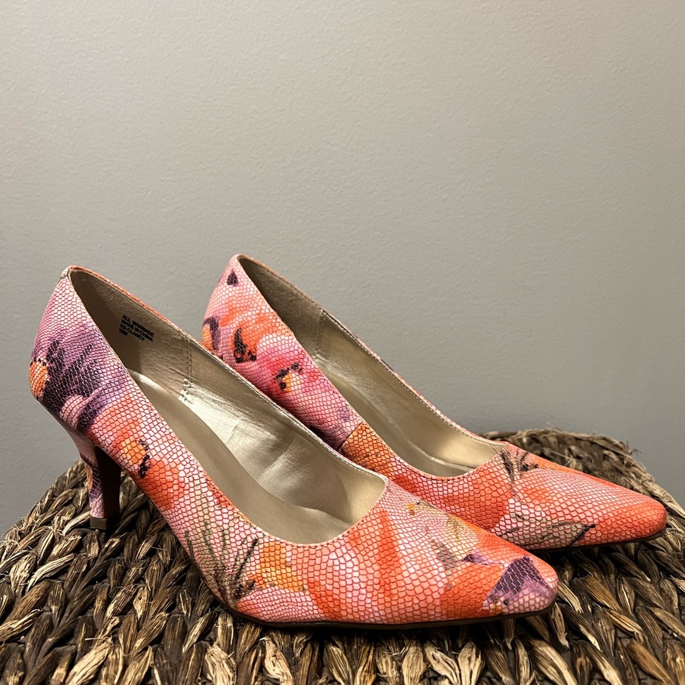 Beautiful pink floral heels